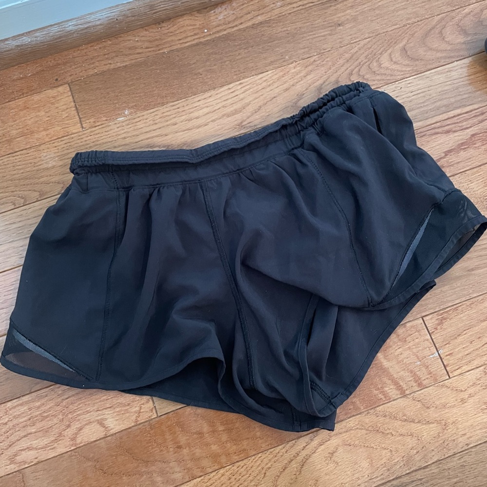 Lululemon Hotty Hot Low Rise Lined Shorts 2.5” inseam, size 6